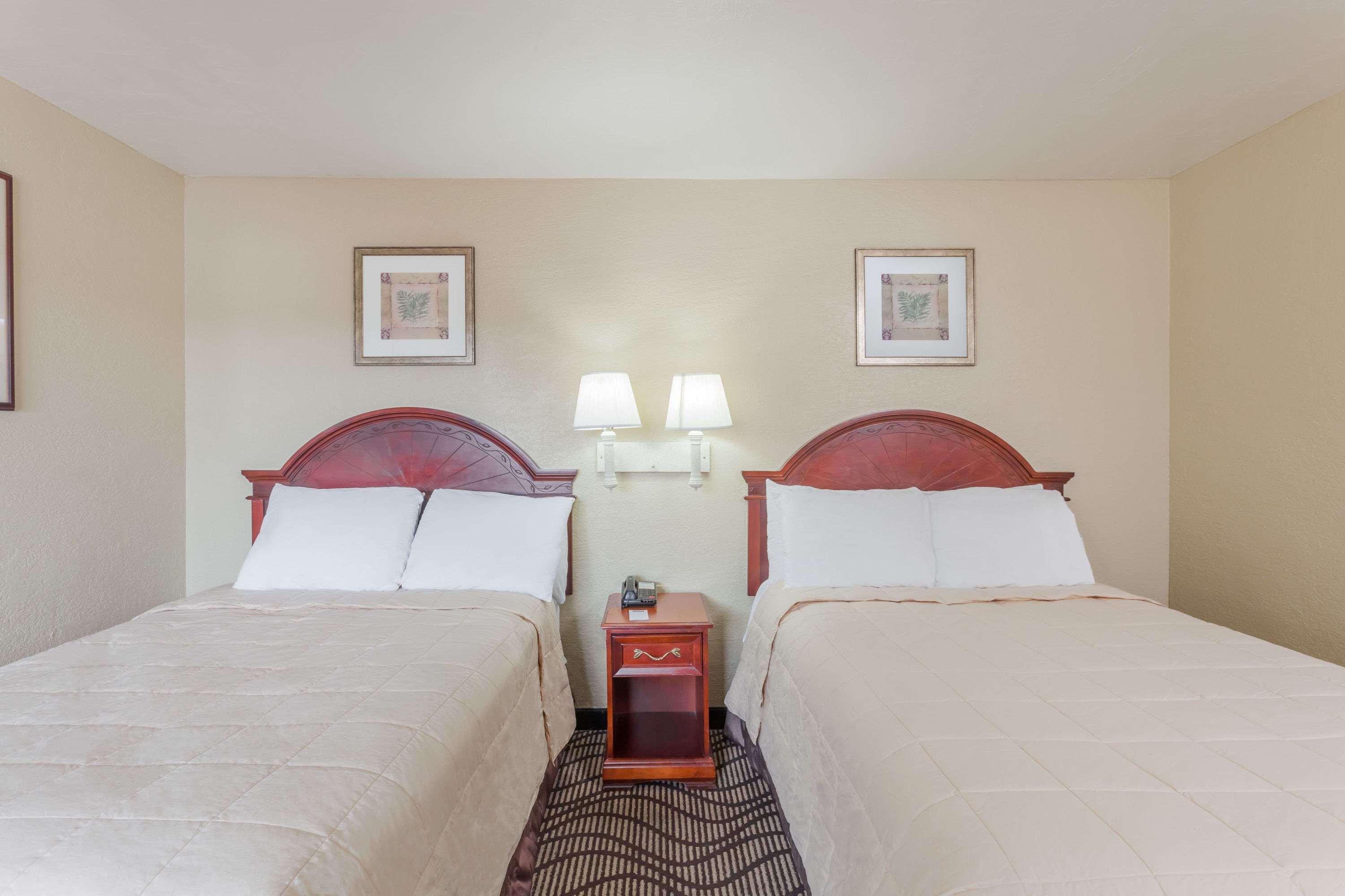 Travelodge By Wyndham Victorville Exterior photo