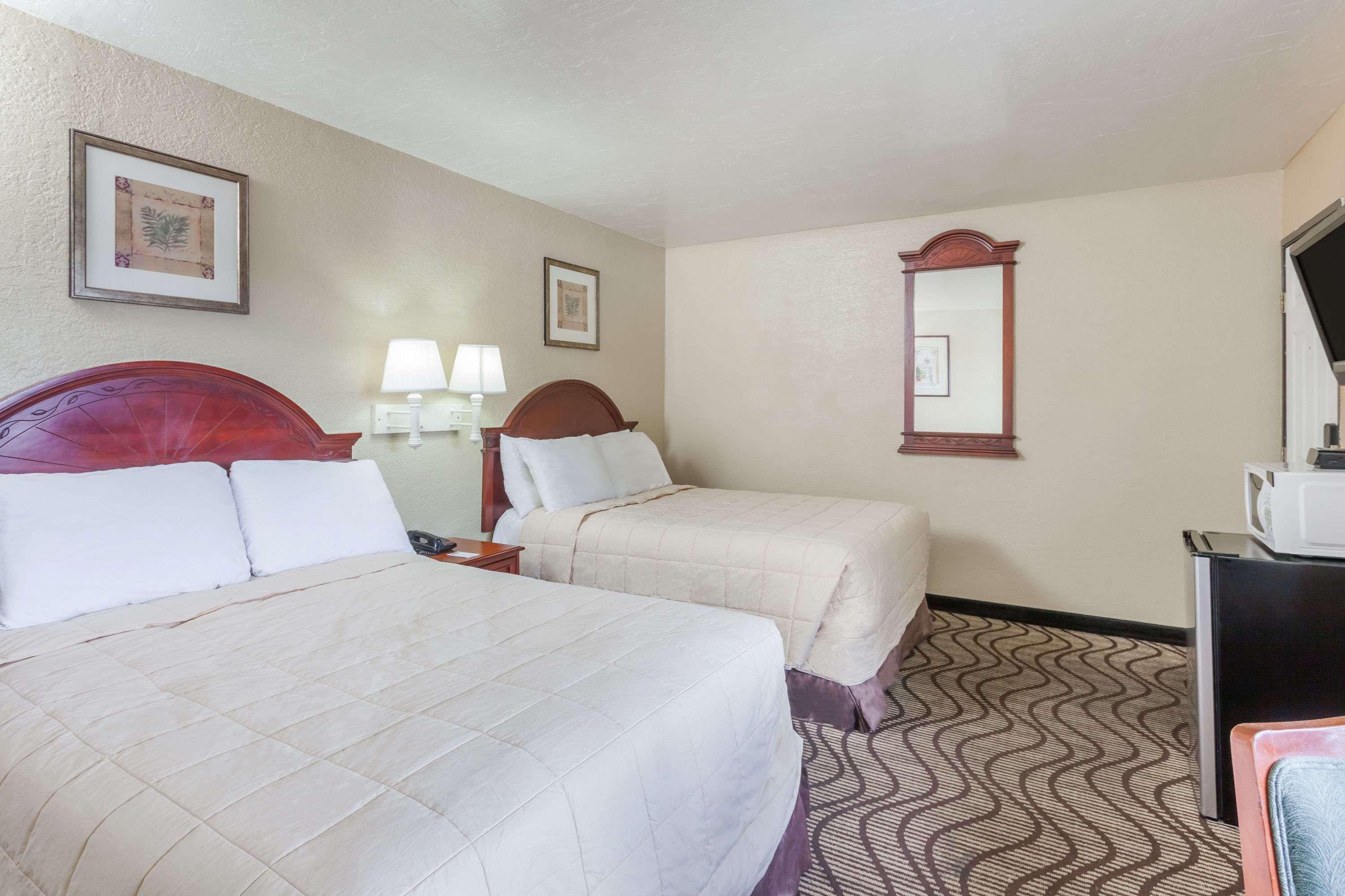 Travelodge By Wyndham Victorville Exterior photo