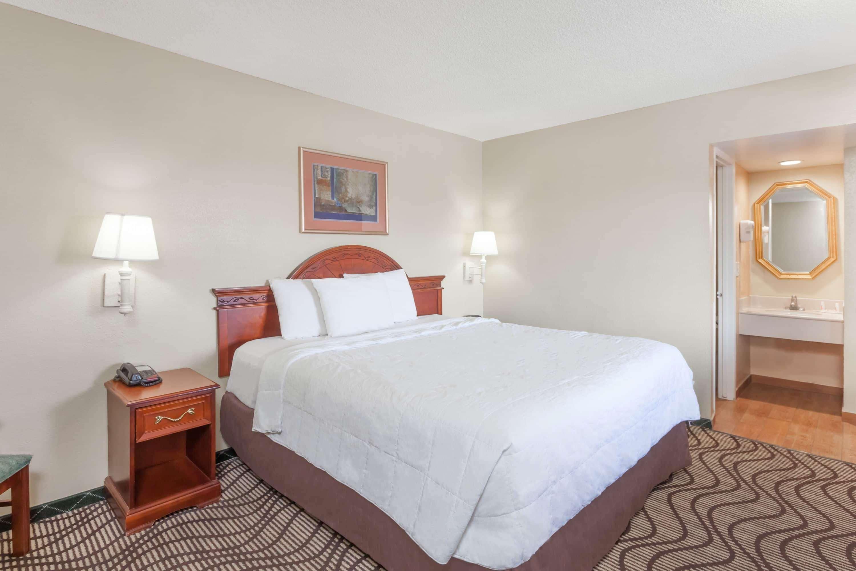 Travelodge By Wyndham Victorville Exterior photo