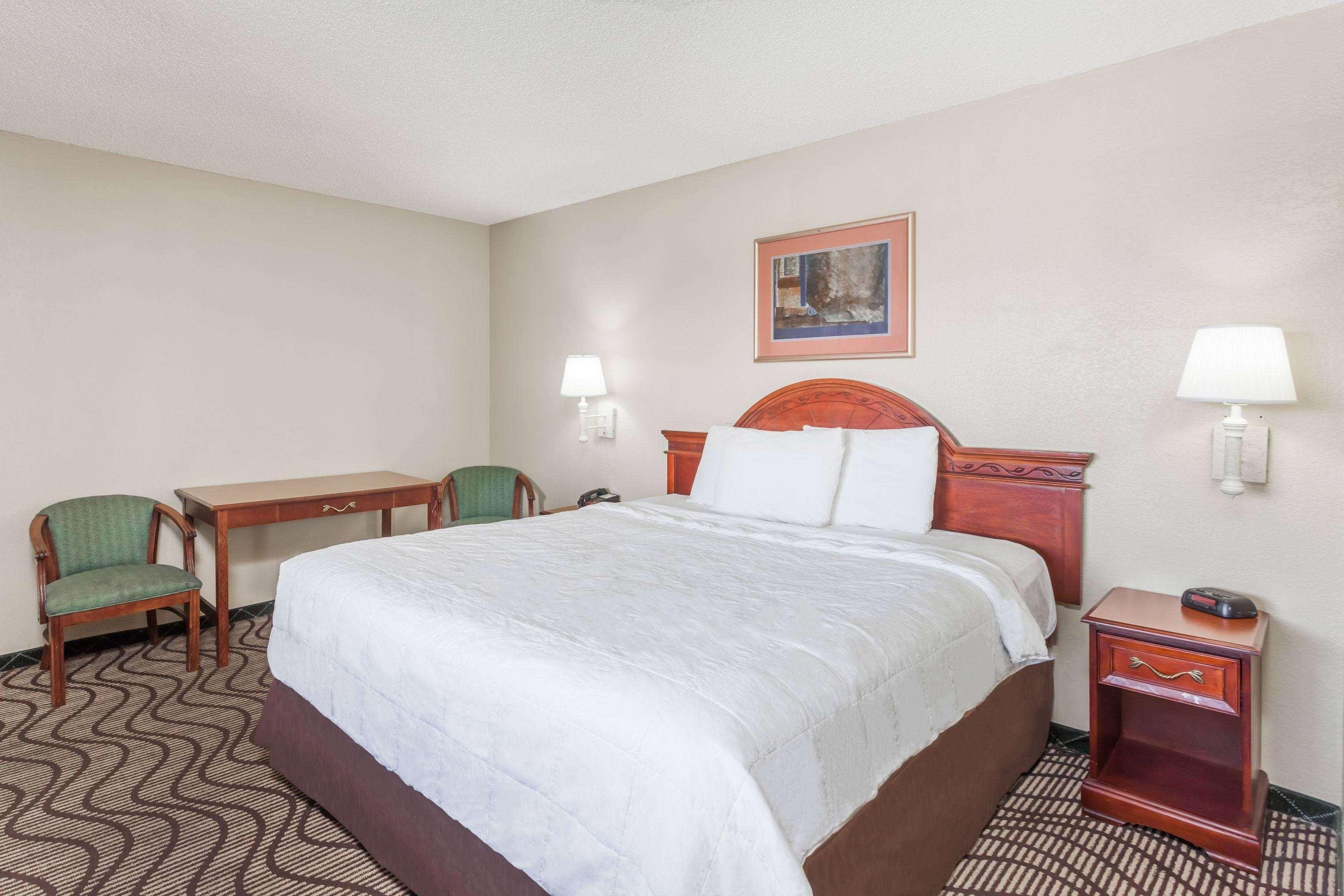 Travelodge By Wyndham Victorville Exterior photo