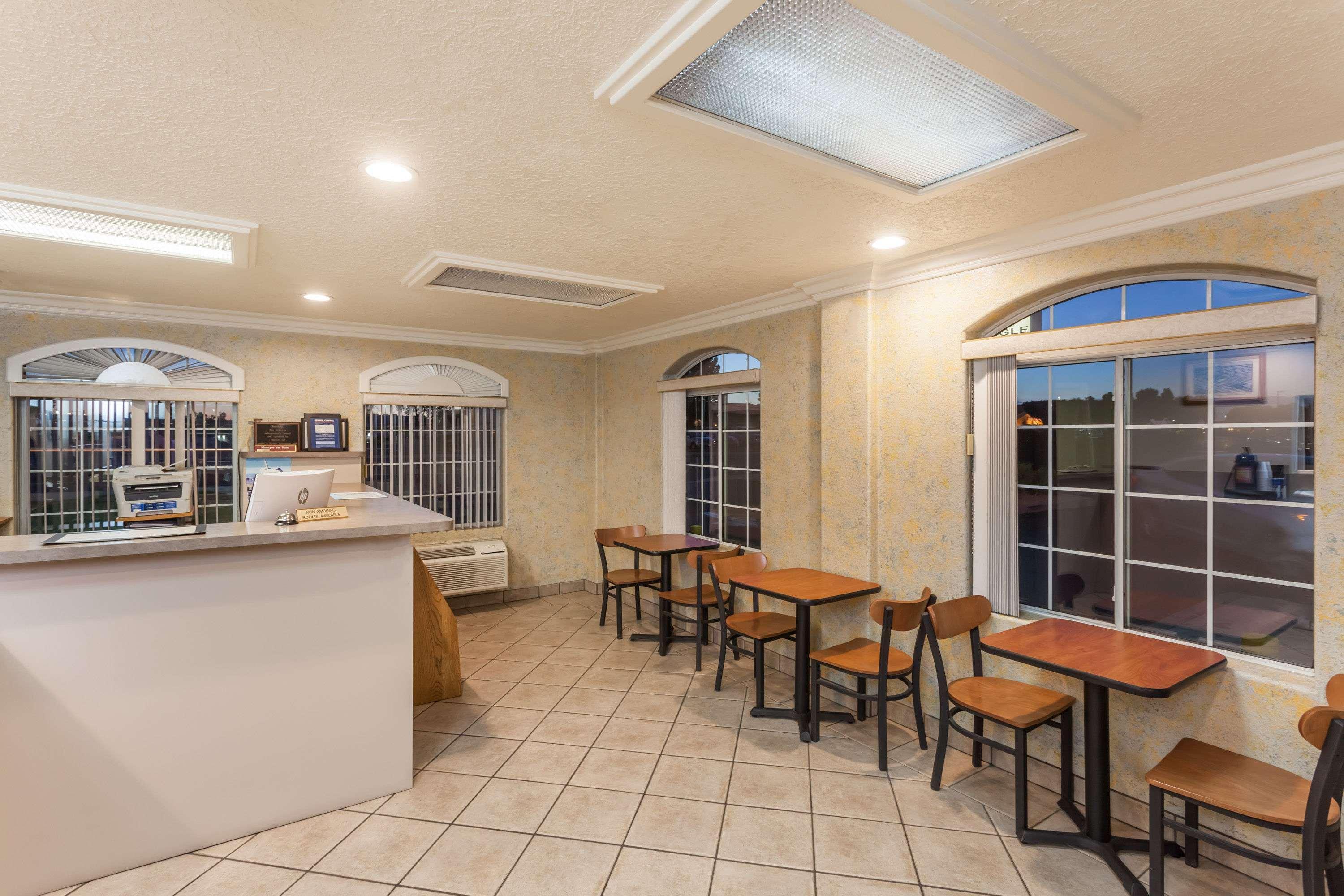 Travelodge By Wyndham Victorville Exterior photo