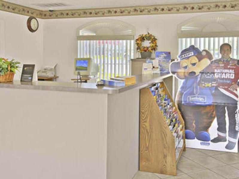 Travelodge By Wyndham Victorville Exterior photo