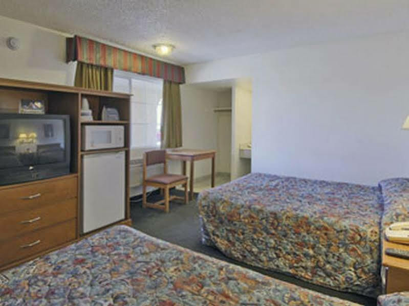 Travelodge By Wyndham Victorville Exterior photo
